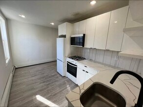 28 Dales Ave, Unit 3 in Jersey City, NJ - Building Photo - Building Photo