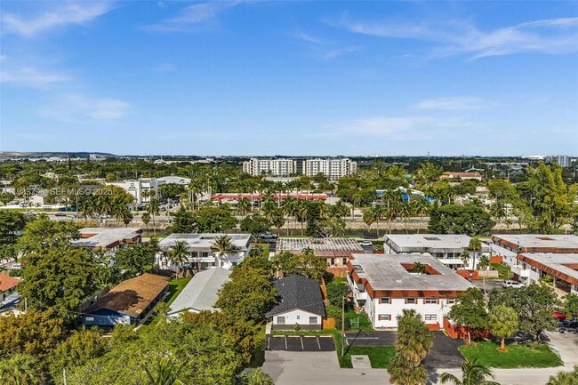 329 SW 1st Ct in Pompano Beach, FL - Building Photo - Building Photo