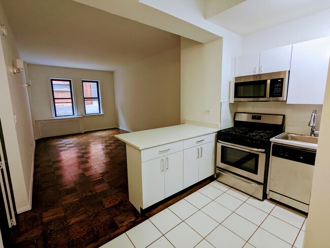 235 W 22nd St, Unit 7S