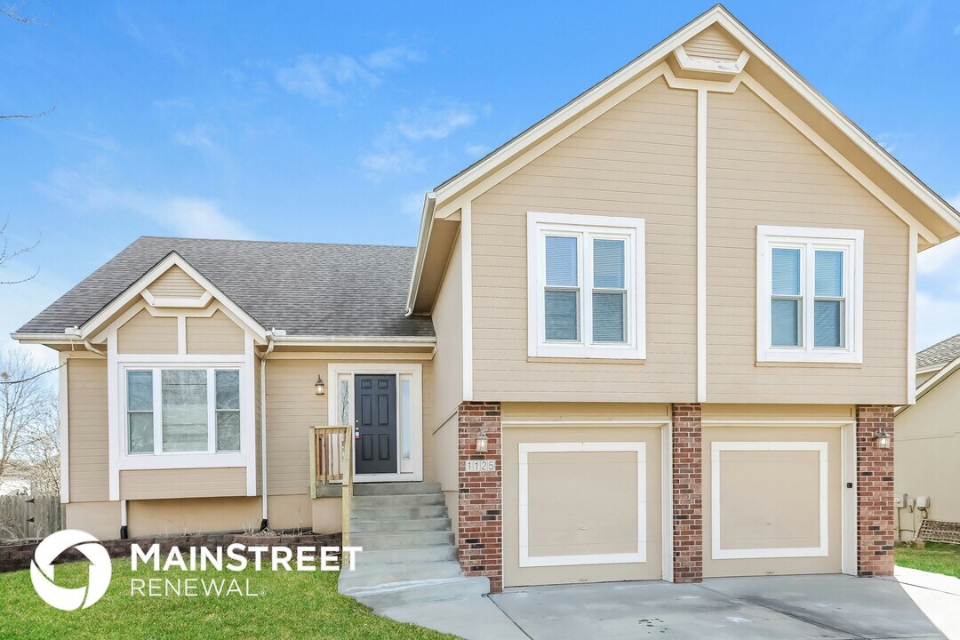 1125 SE 11 Terrace in Lee's Summit, MO - Building Photo