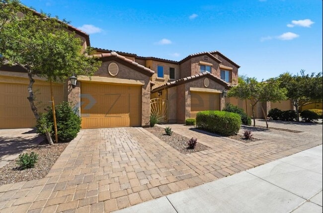 250 W Queen Creek Rd in Chandler, AZ - Foto de edificio - Building Photo