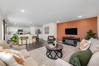 4993 Lakeview Dr in Morrow, OH - Building Photo - Building Photo