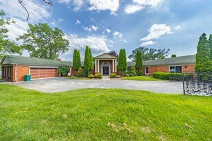 42195 Kouza Ct in Belleville, MI - Building Photo