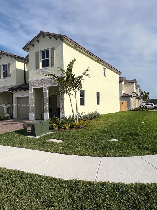 2463 SE 29th St in Homestead, FL - Building Photo