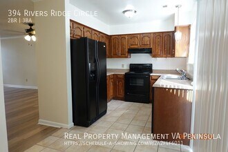 394 Rivers Ridge Cir in Newport News, VA - Foto de edificio - Building Photo