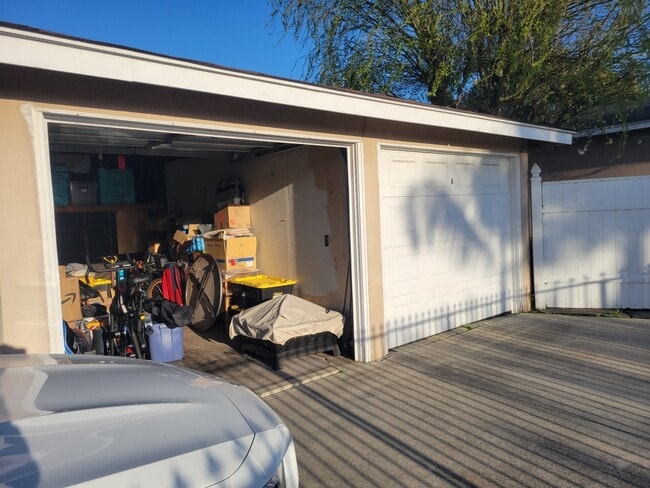 2357 250th St, Unit Back in Lomita, CA - Building Photo - Building Photo