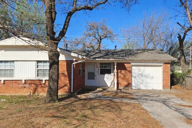 property at 3513 Parkwoods Ln