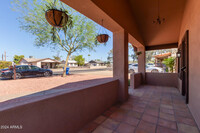 1001 E Clarendon Ave in Phoenix, AZ - Foto de edificio - Building Photo