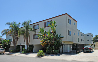 3869 Tilden Ave in Culver City, CA - Building Photo - Building Photo