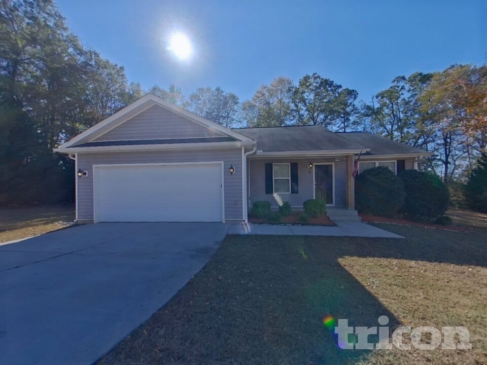 6 Alderwood Ct in Belton, SC - Foto de edificio