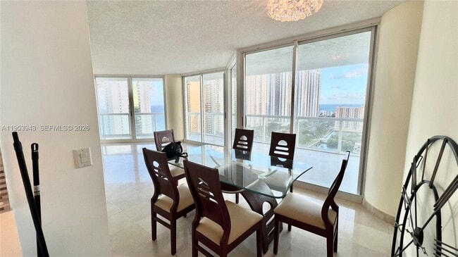 16400 Collins Ave in Sunny Isles Beach, FL - Foto de edificio - Building Photo