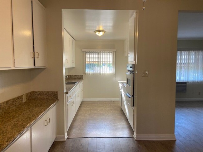 4415 Ocean View Blvd in Montrose, CA - Building Photo - Interior Photo