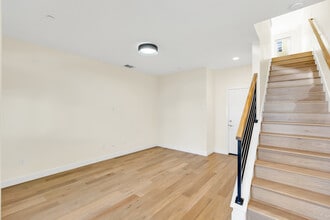 2370 Filbert St, Unit 2370 Filbert St in Oakland, CA - Building Photo - Building Photo