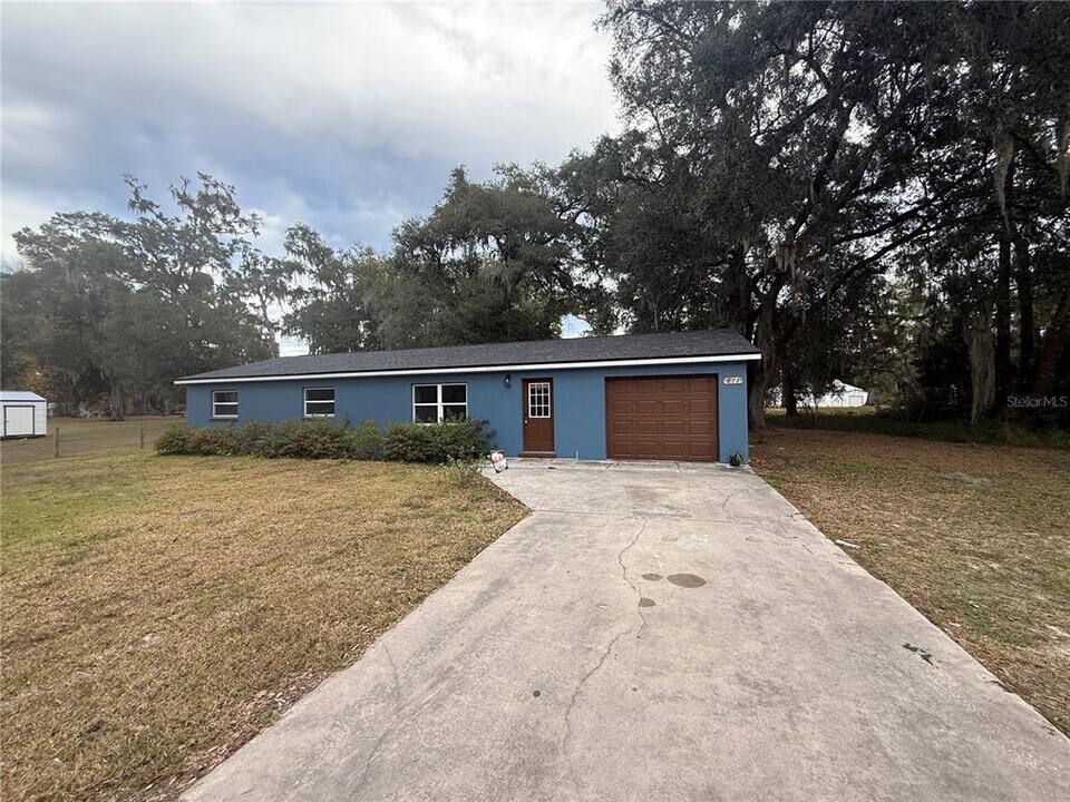 859 CR 541 in Sumterville, FL - Building Photo
