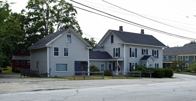 49 Main St in Raymond, NH - Building Photo - Building Photo