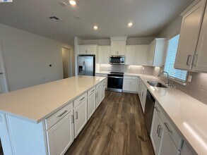 1013 Bluebell Cir in Byron, CA - Building Photo - Building Photo