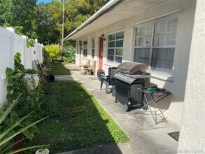 1717 Buchanan St-Unit -A in Hollywood, FL - Building Photo - Building Photo