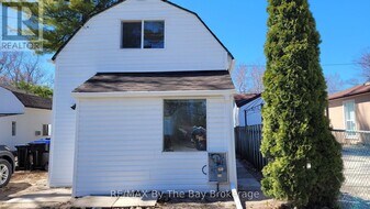 46 Glenwood Dr in Wasaga Beach, ON - Building Photo
