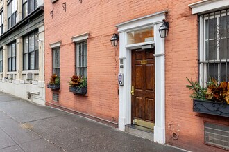 509 Hudson St in New York, NY - Building Photo - Building Photo