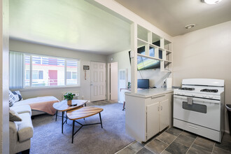 Country Club Apartments in Sacramento, CA - Building Photo - Interior Photo