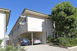 11743 MAYFIELD Ave in Los Angeles, CA - Building Photo - Building Photo