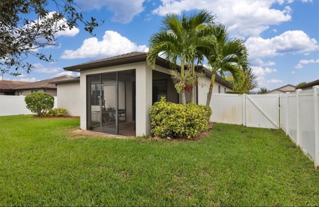 2647 Running Oak Ct in North Port, FL - Building Photo - Building Photo