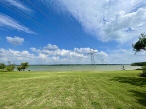 5755 Skinner Way in Grand Prairie, TX - Foto de edificio - Building Photo