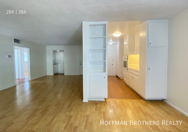 319 S Clark Dr in Los Angeles, CA - Building Photo - Building Photo