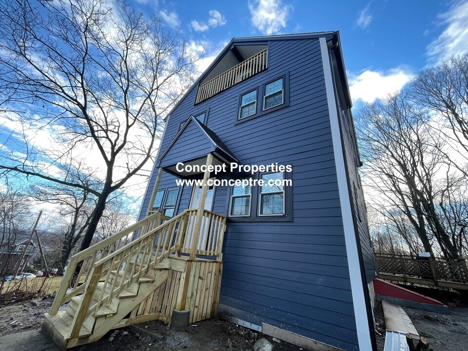 48 Caldwell Rd in Waltham, MA - Foto de edificio