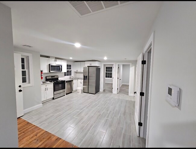 428 Valley St, Unit Apt 1