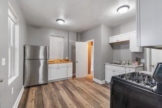1039 Victoria St N in St. Paul, MN - Building Photo - Building Photo