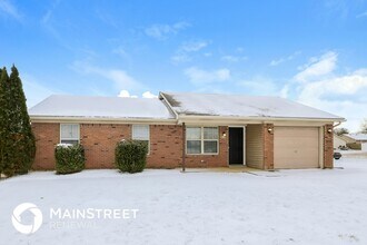 922 Pebble Creek Dr in Jeffersonville, IN - Building Photo - Building Photo