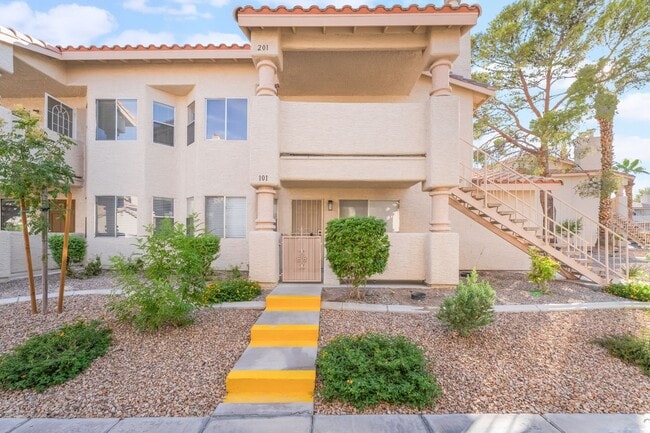 property at 924 Falconhead Ln