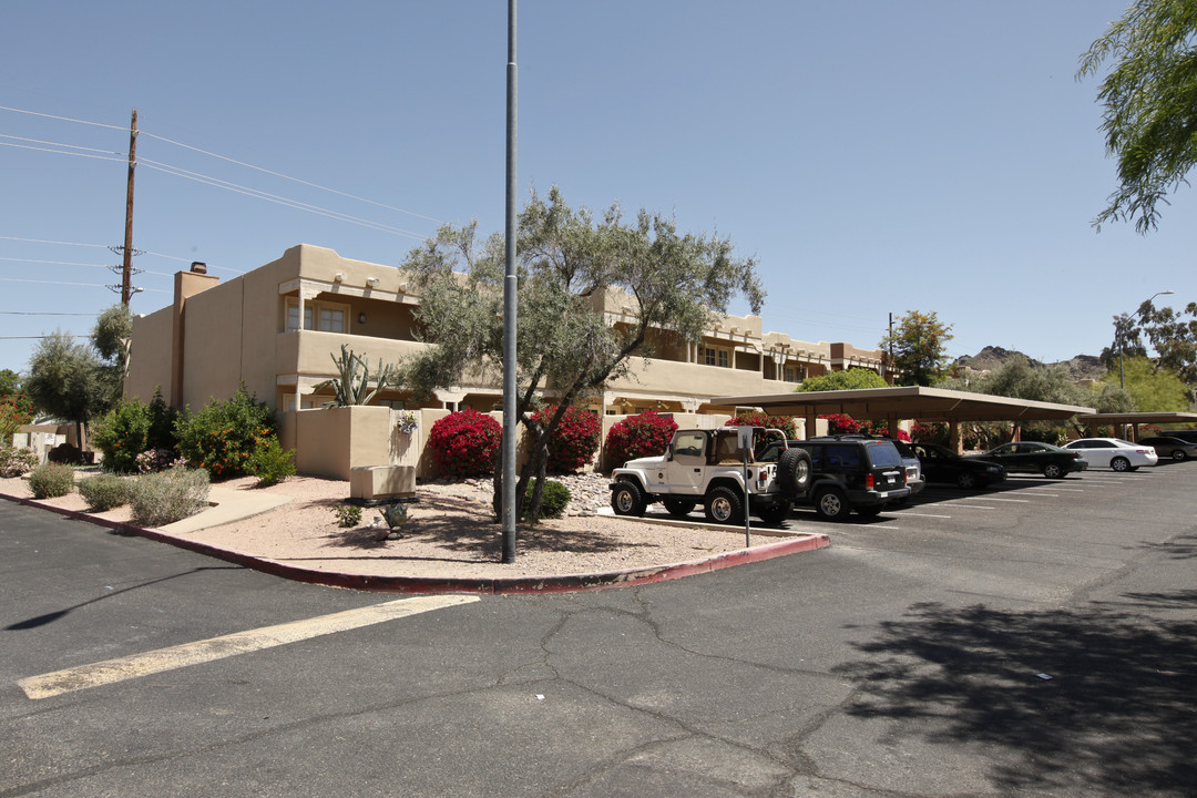 Villa Santa Fe in Phoenix, AZ - Building Photo