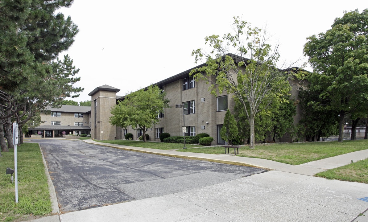 Badger Terrace Apartments in Green Bay, WI - Foto de edificio