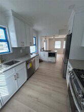 6 Park Pl in Great Neck, NY - Building Photo - Building Photo