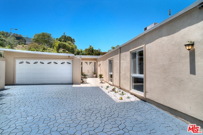 3835 Sapphire Dr in Los Angeles, CA - Building Photo - Building Photo