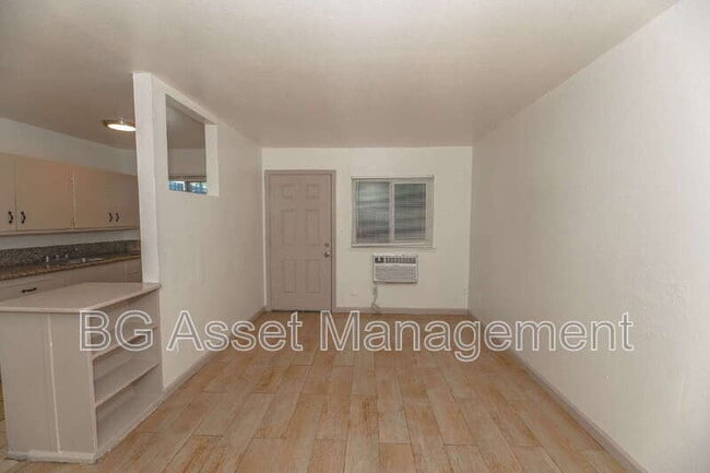 728 Darina Ave in Sacramento, CA - Foto de edificio - Building Photo