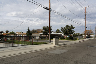 Gilbert Apartments in Hemet, CA - Foto de edificio - Building Photo