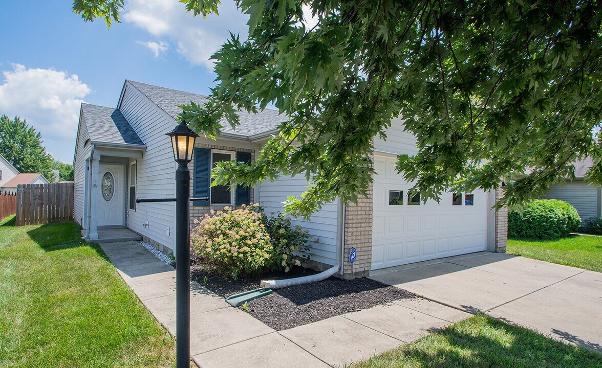 6091 Parrington Dr in Indianapolis, IN - Building Photo