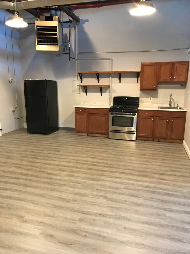 464 Pratt Street Ext, Unit 303