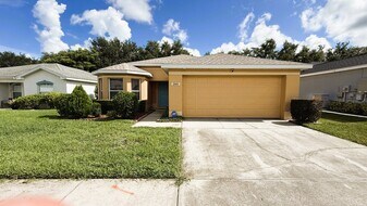 260 Lake Suzanne Dr in Lake Wales, FL - Building Photo