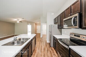 208 Ravenswood Blvd in Port Charlotte, FL - Building Photo - Building Photo
