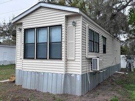 37021 Tucker Rd in Zephyrhills, FL - Building Photo