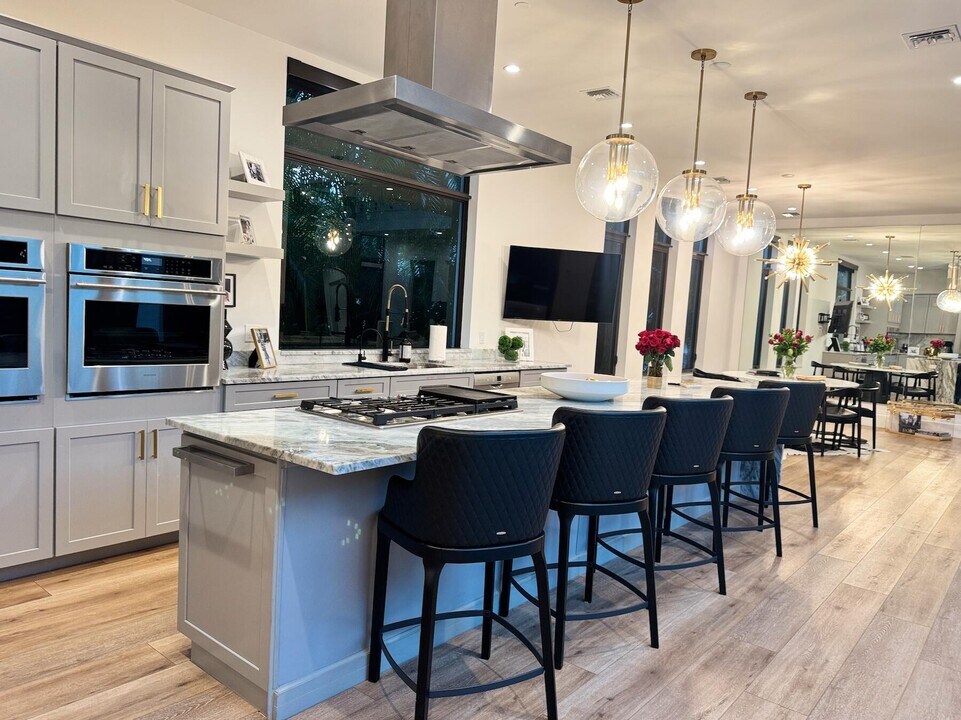 549 NE 10th Ave in Fort Lauderdale, FL - Building Photo