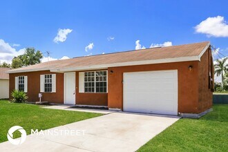 2250 SE Baron St in Port St. Lucie, FL - Building Photo - Building Photo