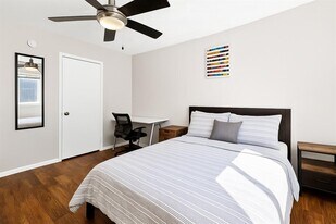 2401 Manor Rd in Austin, TX - Building Photo