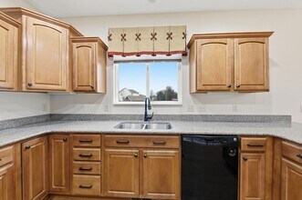 997 Sweeney Dr in Washington Township, OH - Foto de edificio - Building Photo