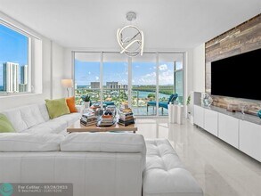 400 Sunny Isles Blvd in Sunny Isles Beach, FL - Building Photo - Building Photo