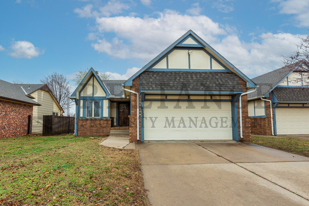 10525 W Texas St in Wichita, KS - Building Photo